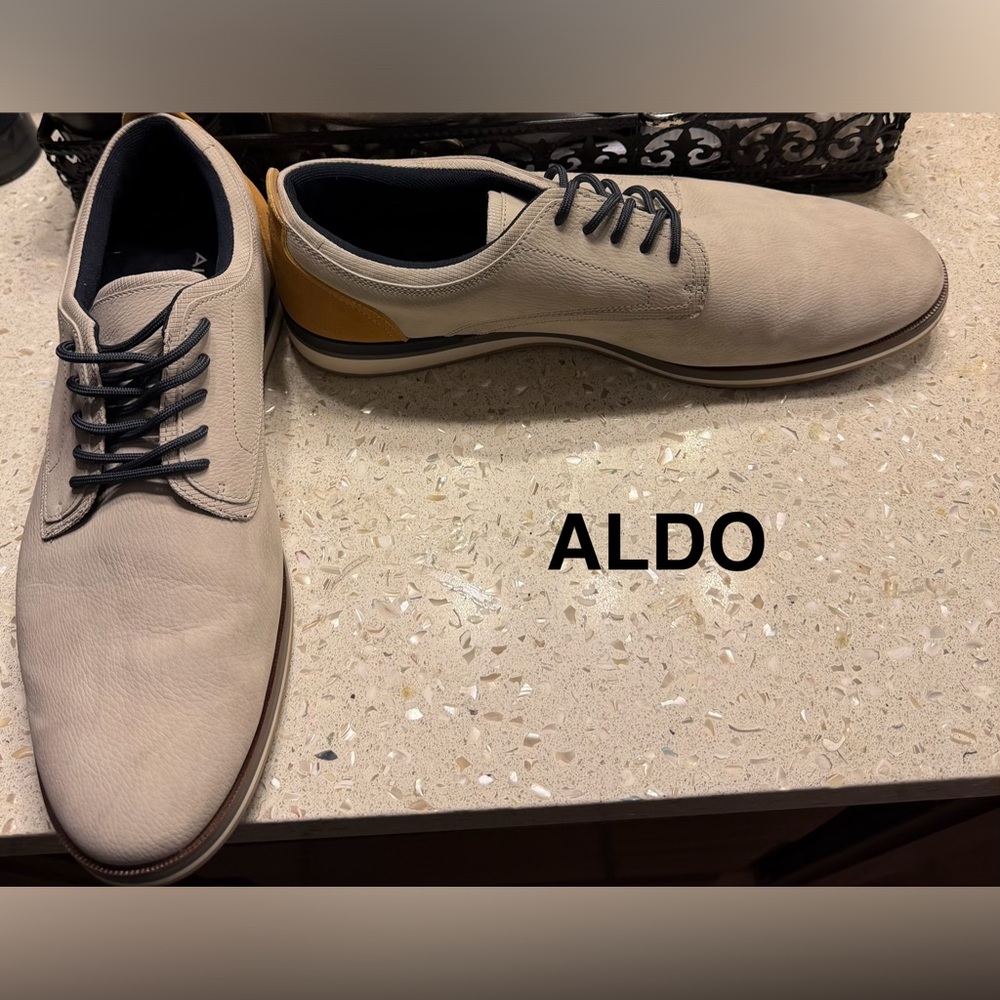 Aldo Men's Tan and Black Lace-Up Derbys 9.5